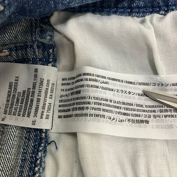 HOLLISTER Embroidered Jean Shorts - Picture 5 of 5